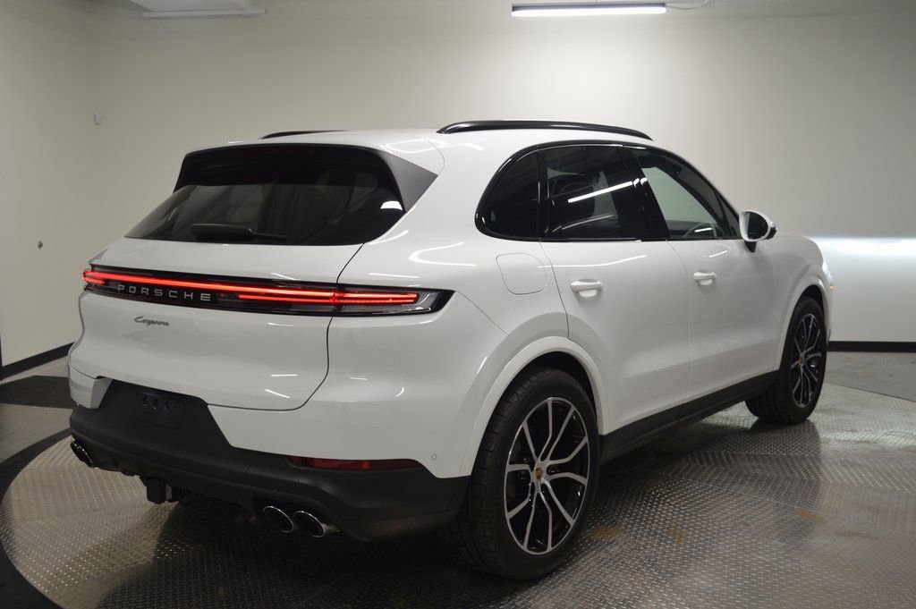 Certified 2025 Porsche Cayenne image 3