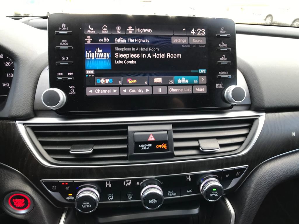 Used 2018 Honda Accord Touring image 8