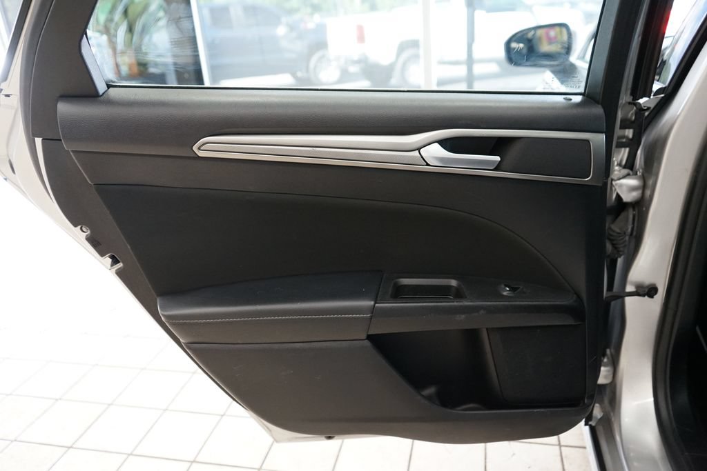 Used 2018 Ford Fusion SE w/ Fusion SE Technology Package FWD image 43