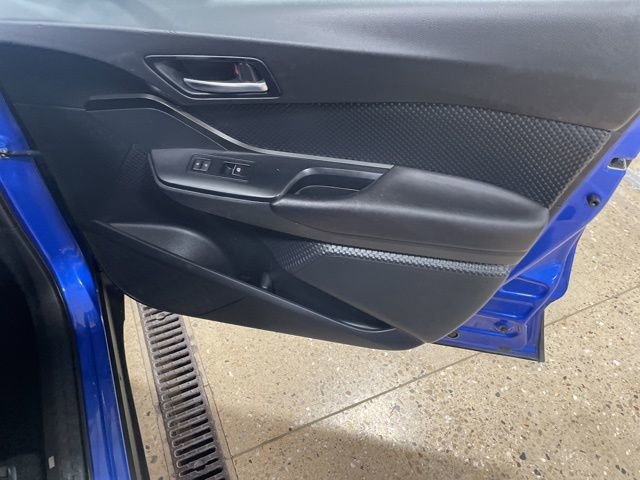 Used 2018 Toyota C-HR XLE image 32