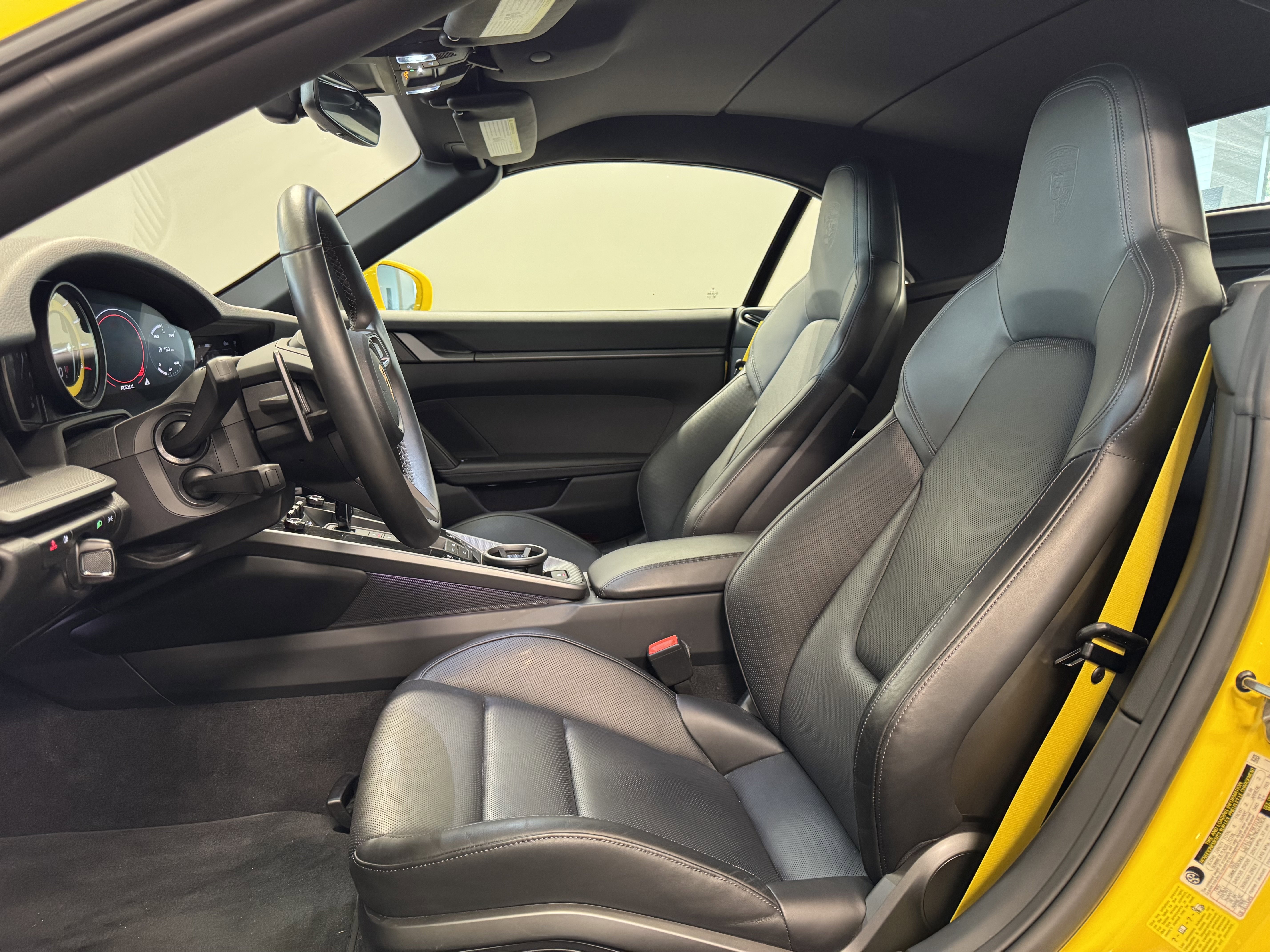 Used 2022 Porsche 911 Carrera image 8