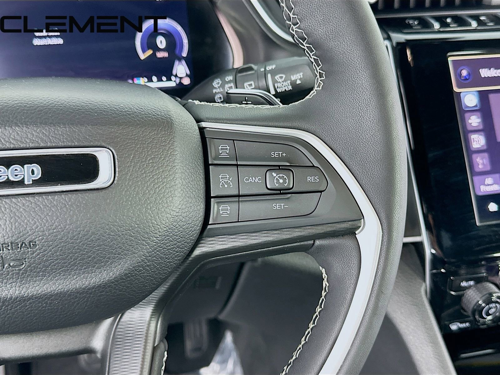 Used 2023 Jeep Grand Cherokee L Laredo AWD/4WD image 17