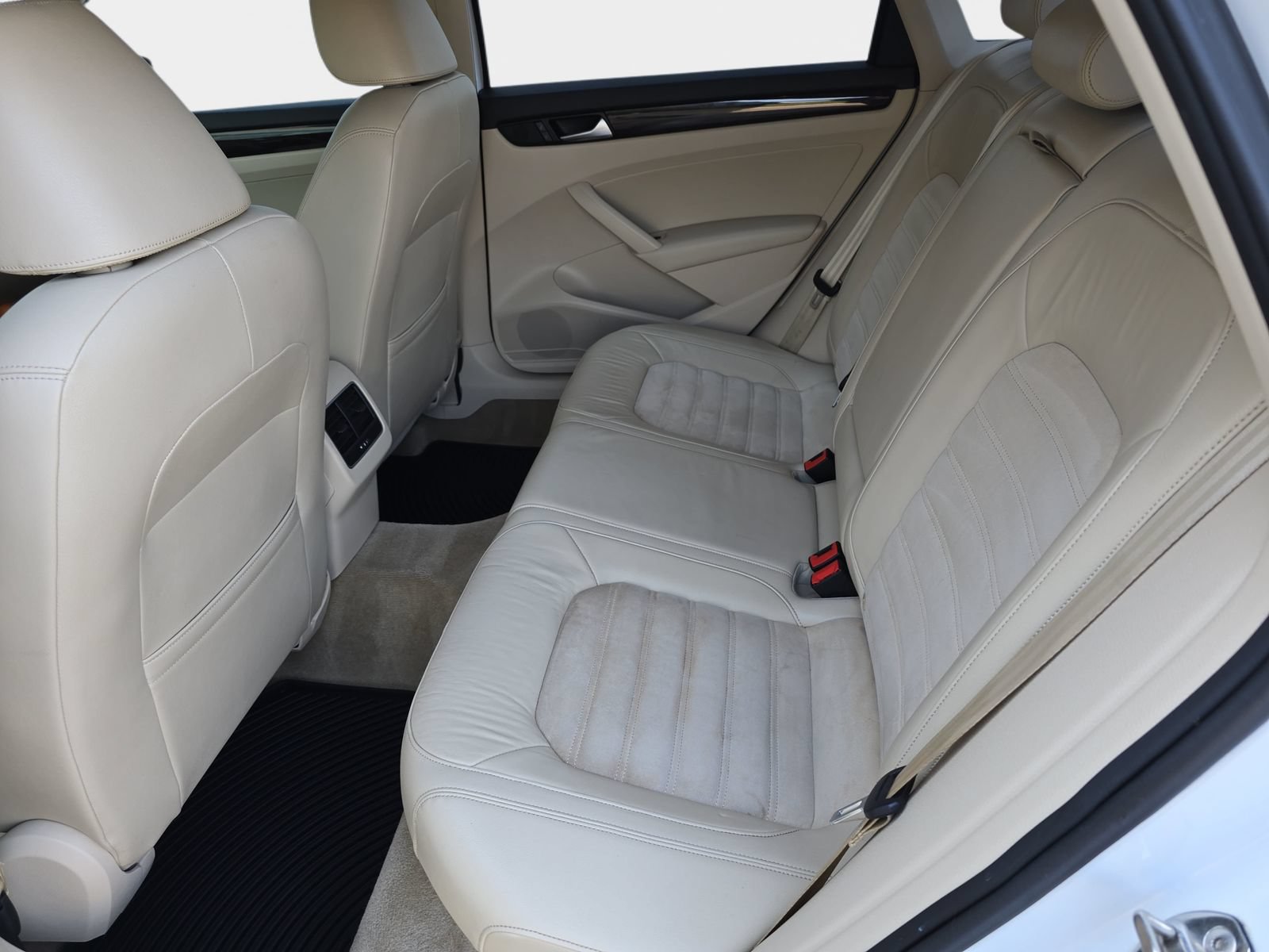 Used 2015 Volkswagen Passat 1.8T SEL Premium FWD image 17