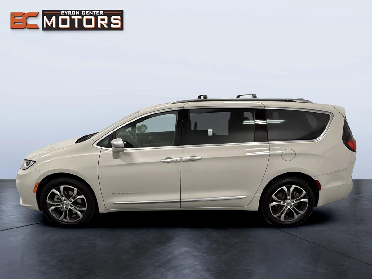 Used 2021 Chrysler Pacifica Pinnacle image 3