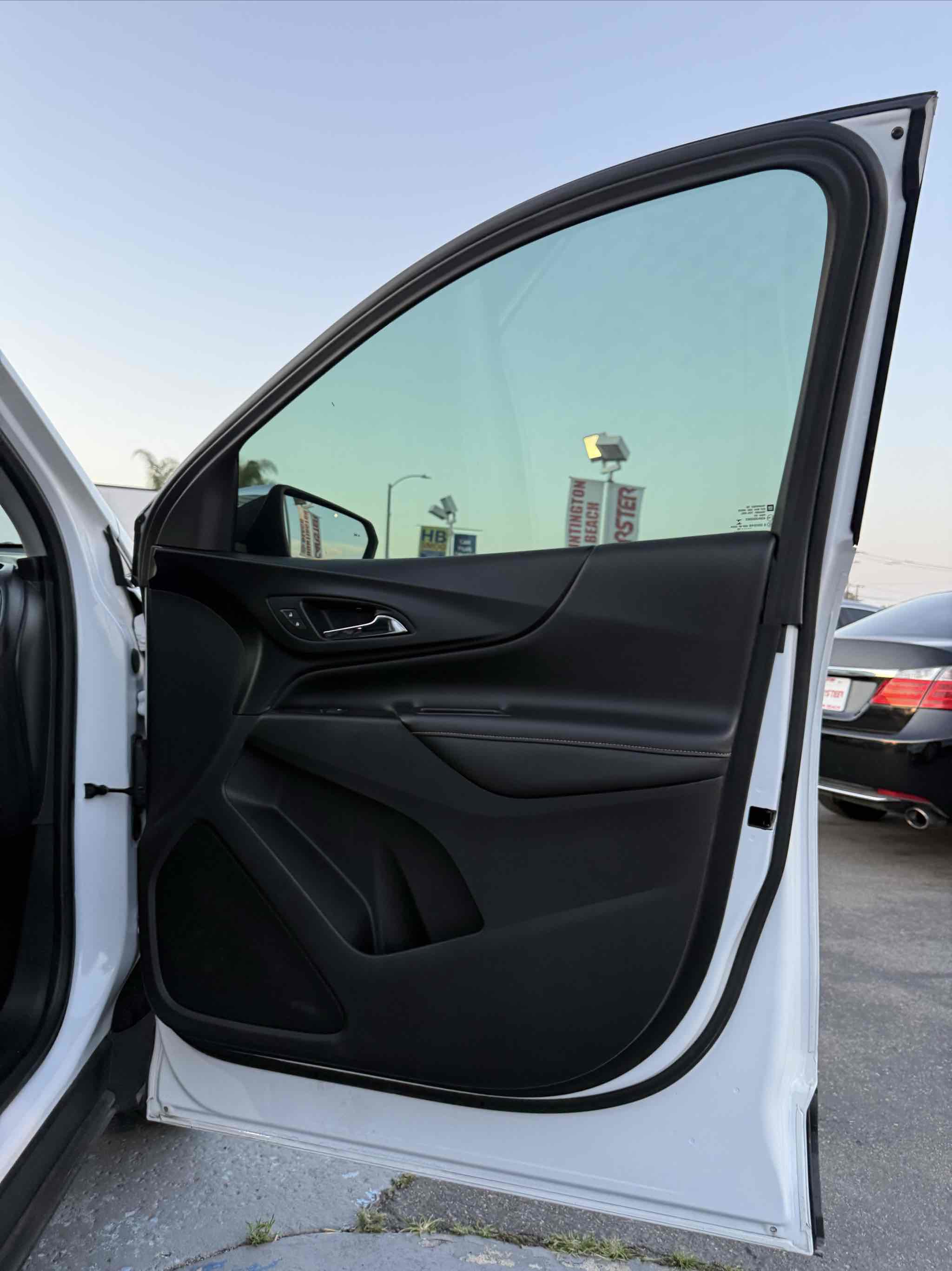 Used 2018 Chevrolet Equinox Premier FWD image 35