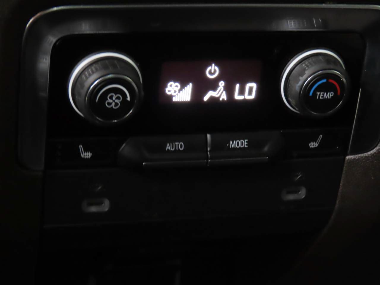 Used 2022 Chevrolet Tahoe LT w/ Luxury Package AWD/4WD image 8