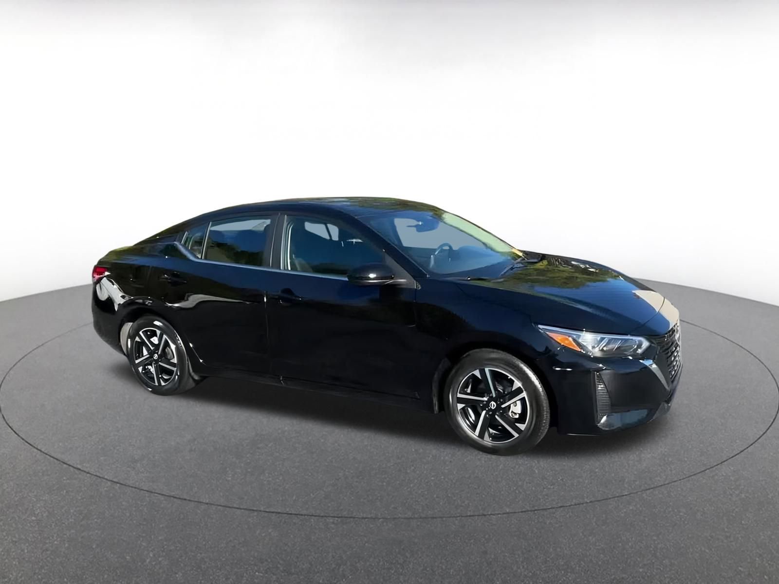 Used 2025 Nissan Sentra SV image 2