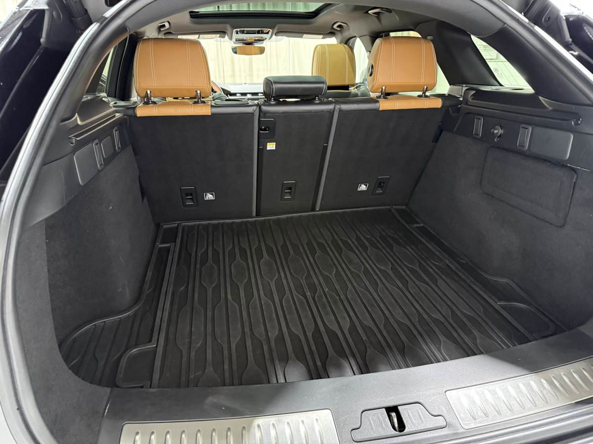 Used 2019 Land Rover Range Rover Velar R-Dynamic HSE image 21