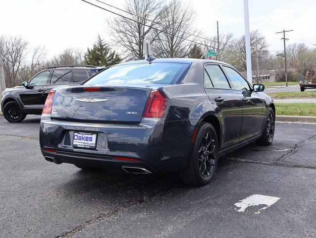 Used 2019 Chrysler 300 S image 8