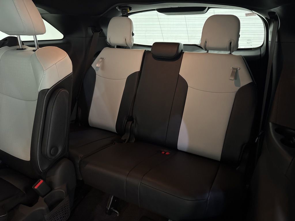 Used 2025 Toyota Sienna XSE image 37