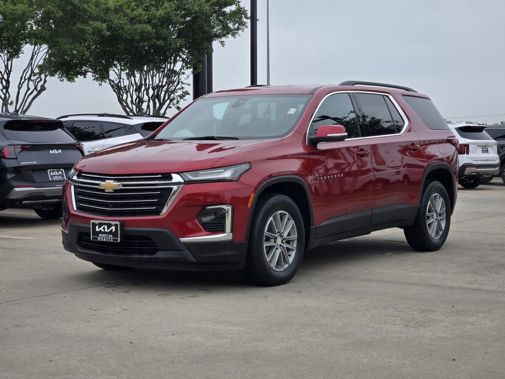 Used 2023 Chevrolet Traverse LT w/ Rear Camera Mirror Package FWD image 2