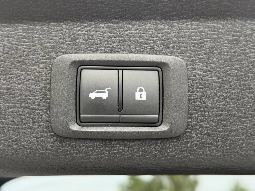 Used 2023 Mitsubishi Outlander SE AWD/4WD image 14