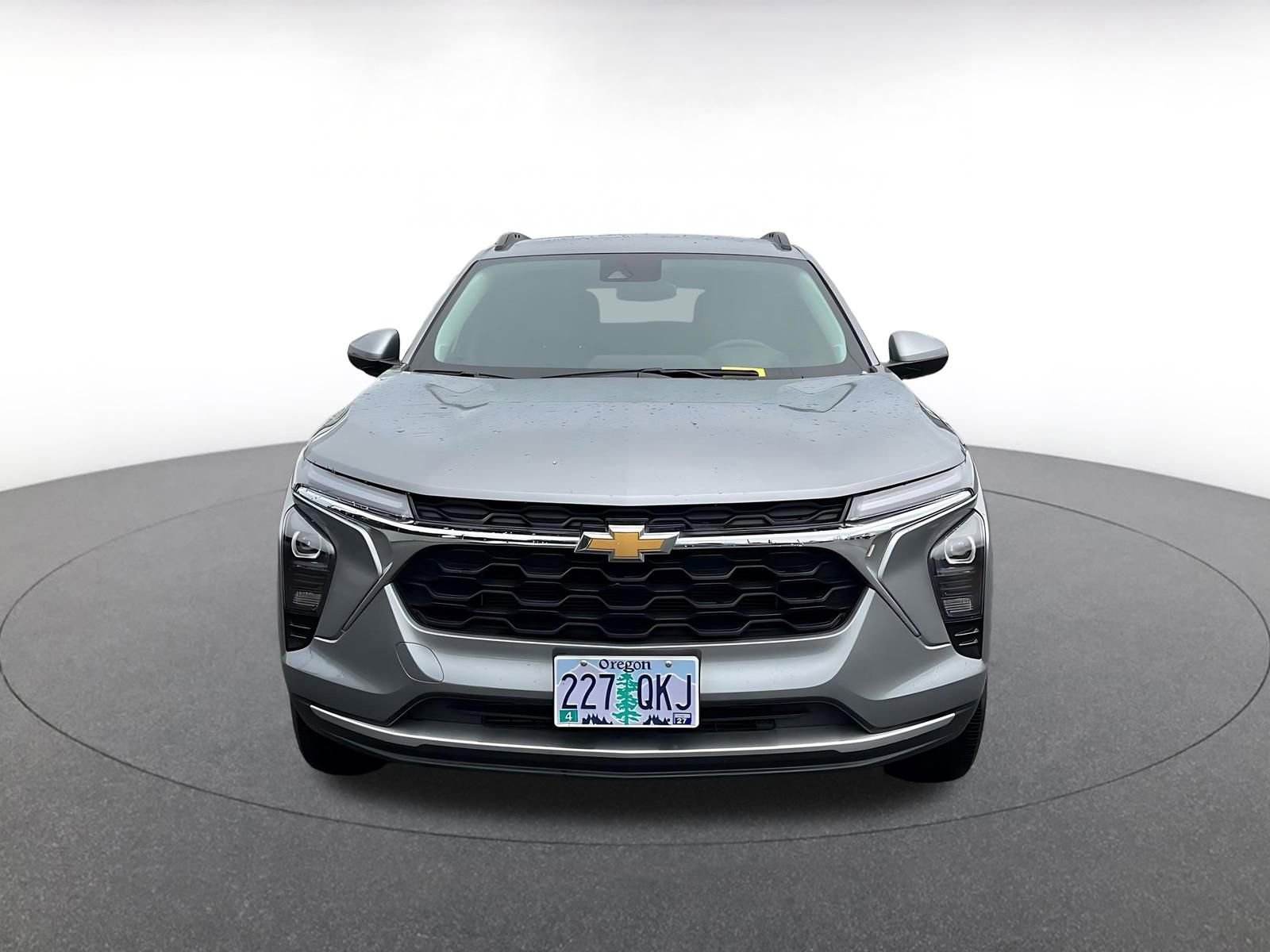 Used 2025 Chevrolet Trax LT image 2