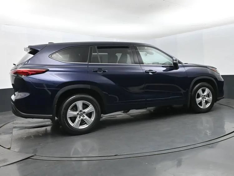 Used 2022 Toyota Highlander L AWD/4WD image 4