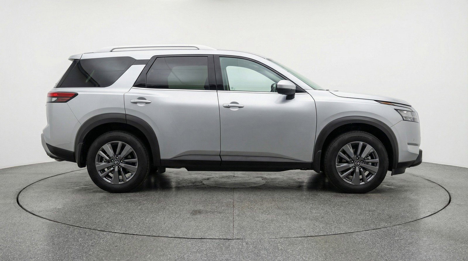 Used 2025 Nissan Pathfinder SV FWD image 11