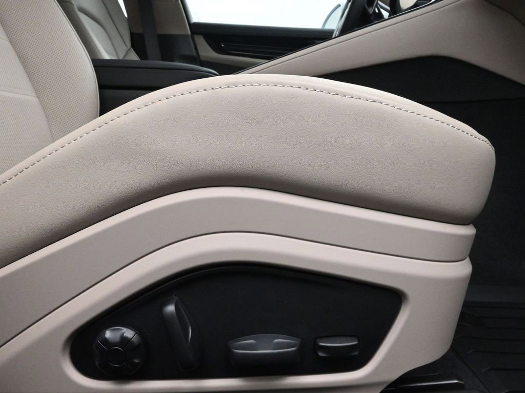 Certified 2026 Porsche Panamera image 14