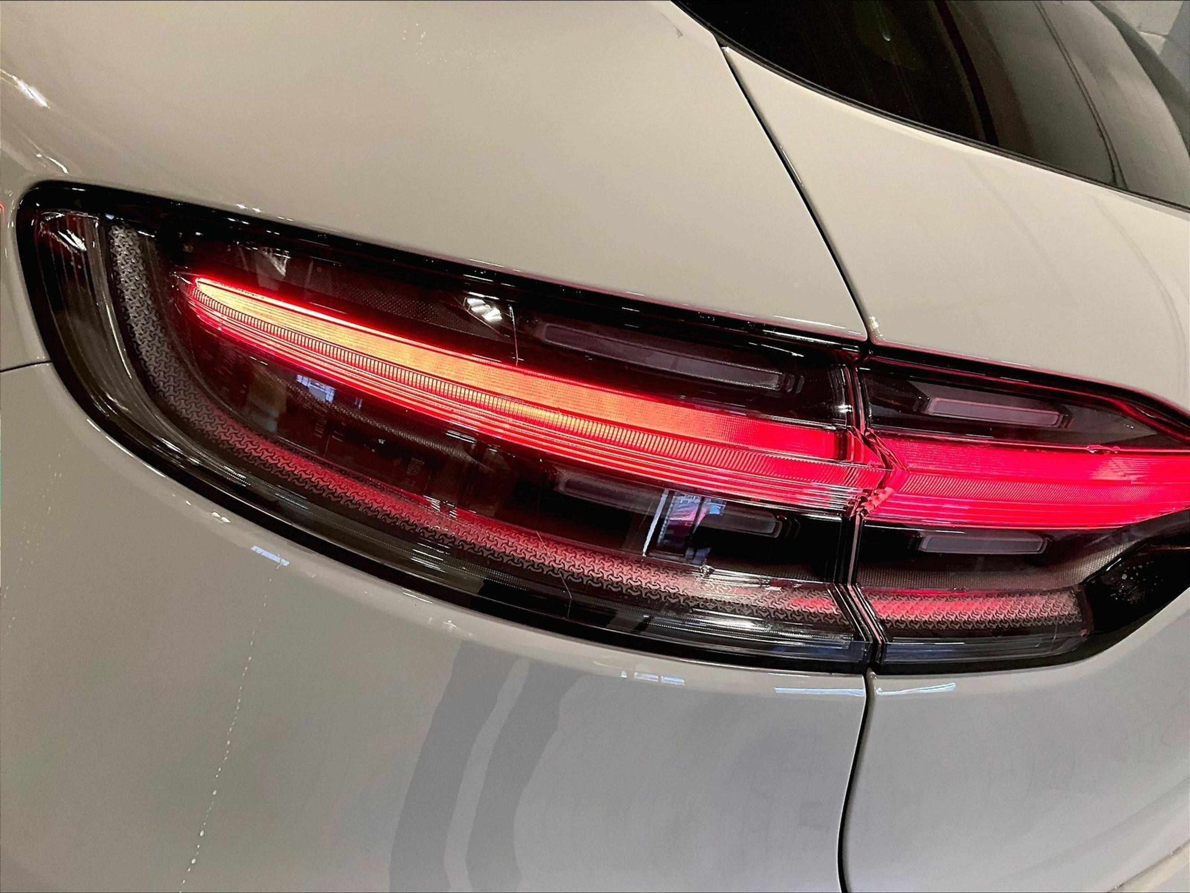 New 2026 Porsche Macan image 25