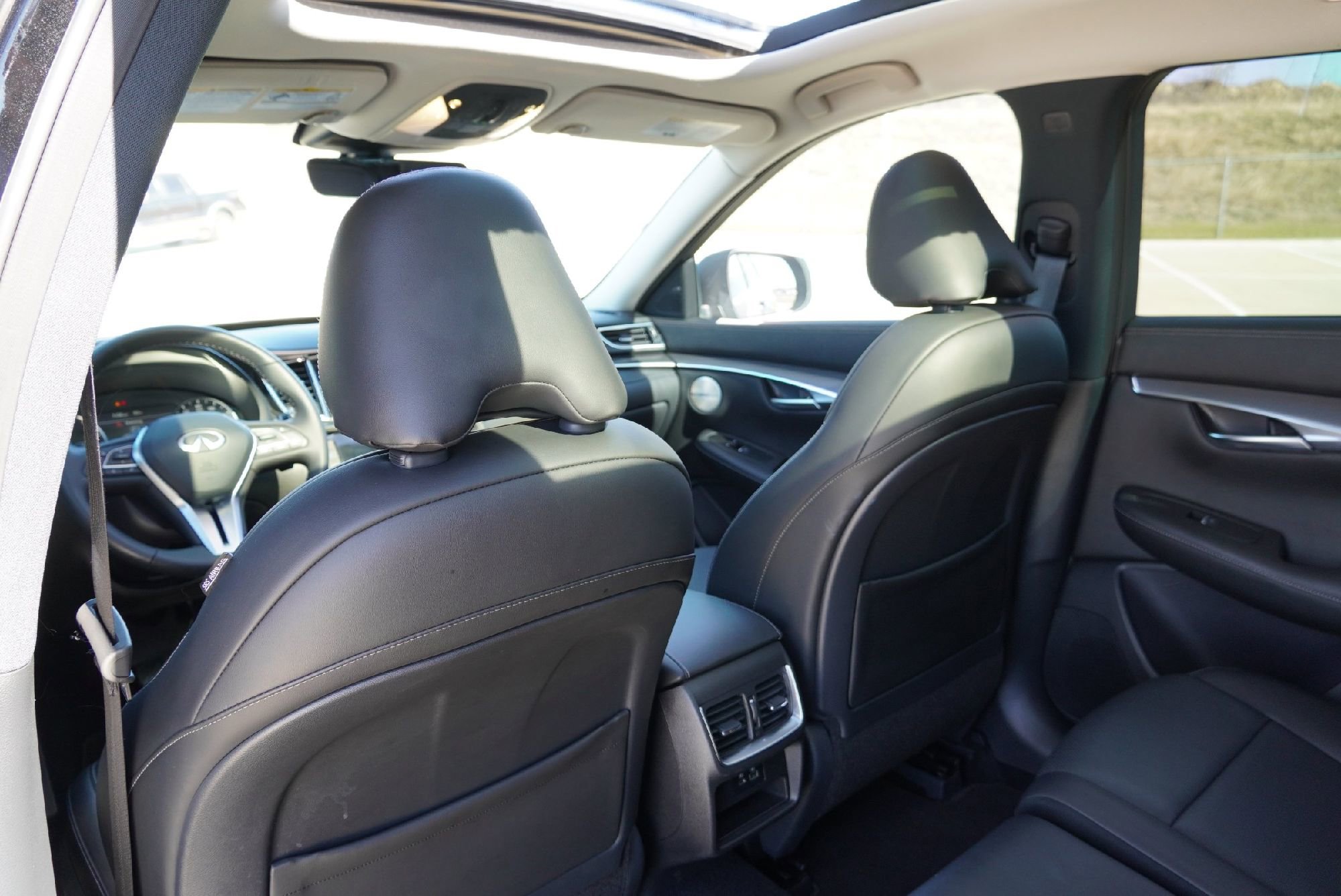 Certified 2024 INFINITI QX50 Luxe w/ Accent Package image 33