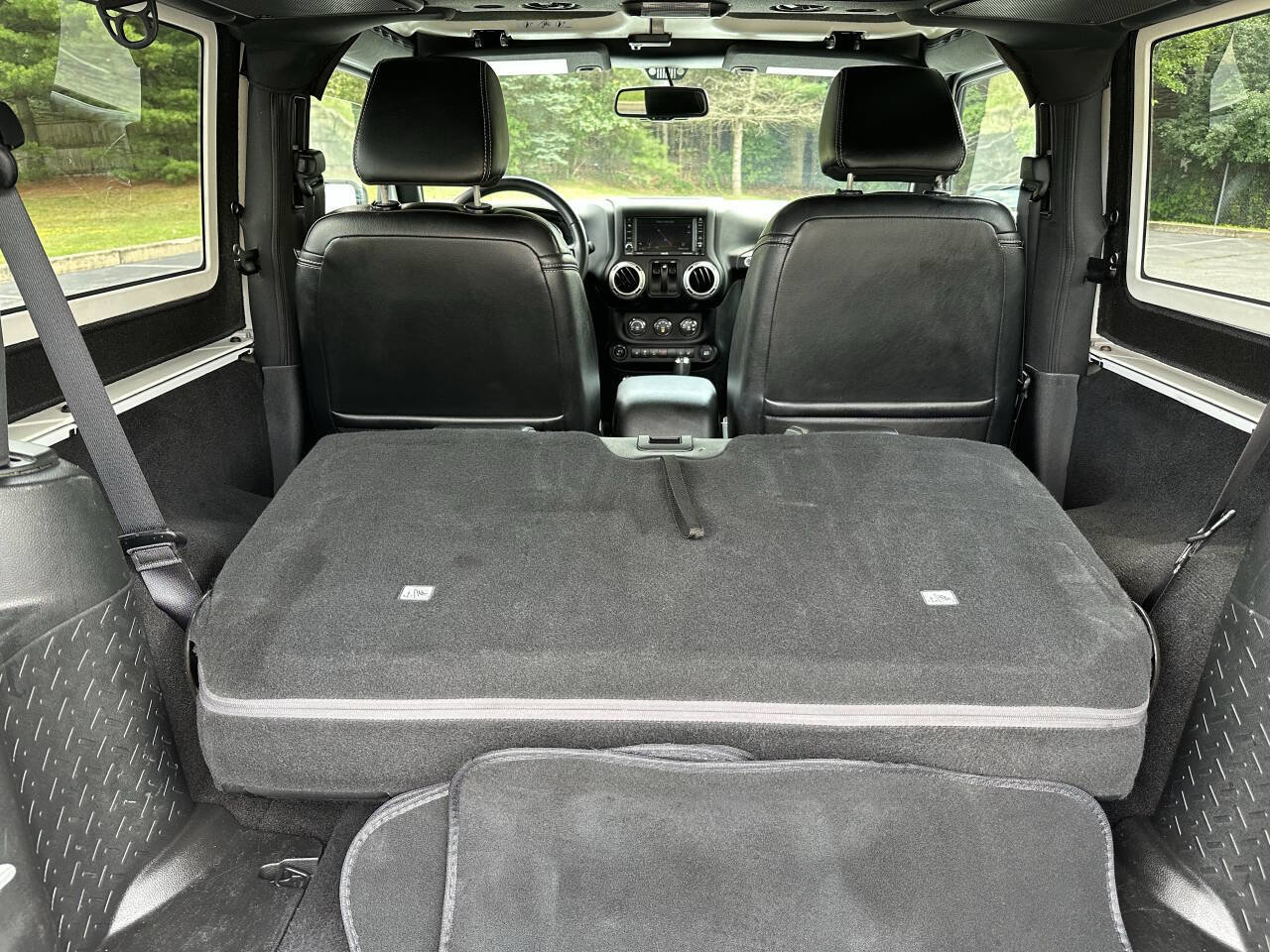 Used 2016 Jeep Wrangler Sahara w/ Connectivity Group image 25