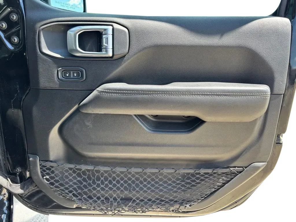 Used 2021 Jeep Wrangler Unlimited Sahara w/ Uconnect 4C Nav & Sound Group AWD/4WD image 29