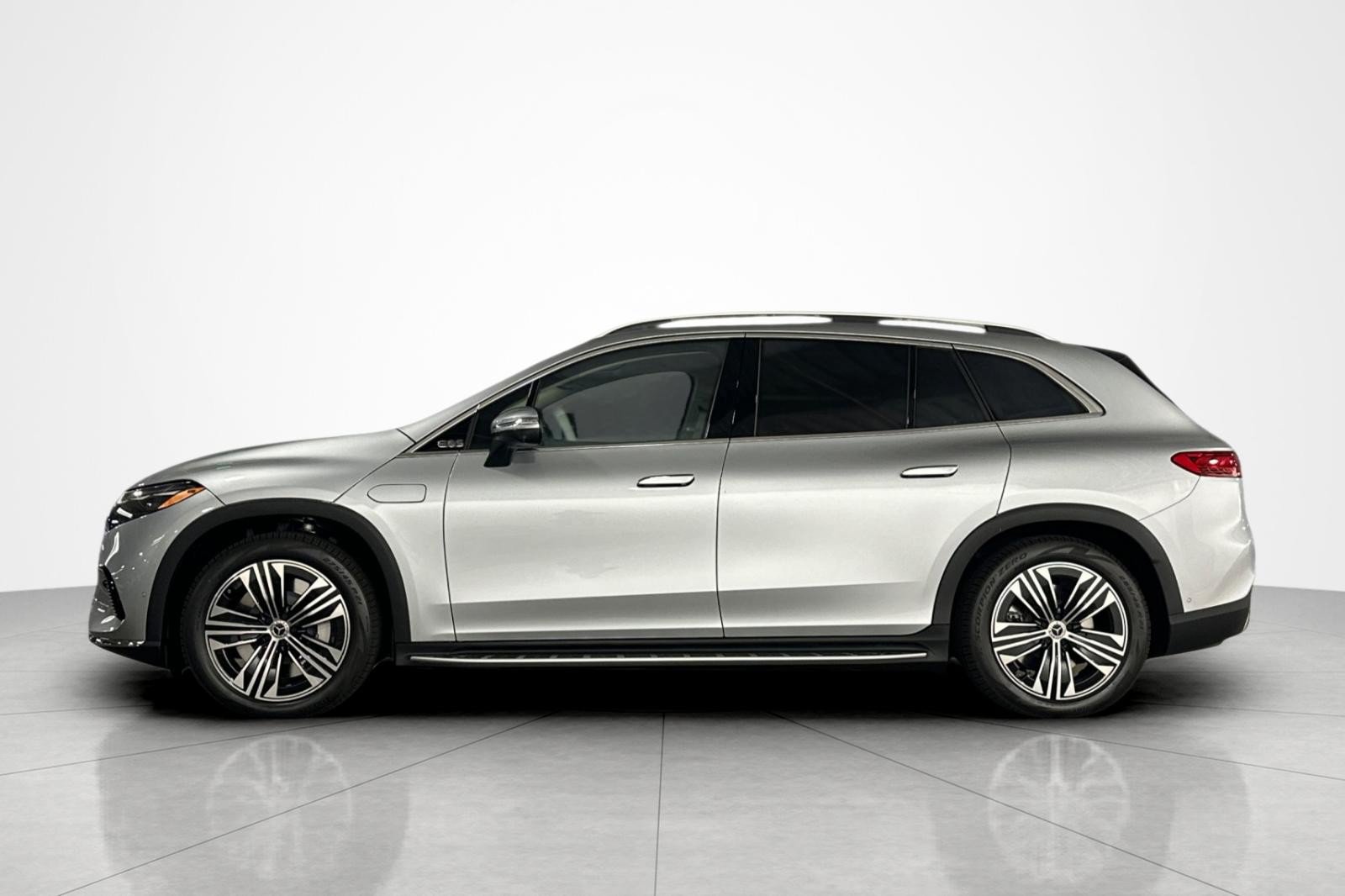 New 2026 Mercedes-Benz EQS 400 4MATIC SUV image 2