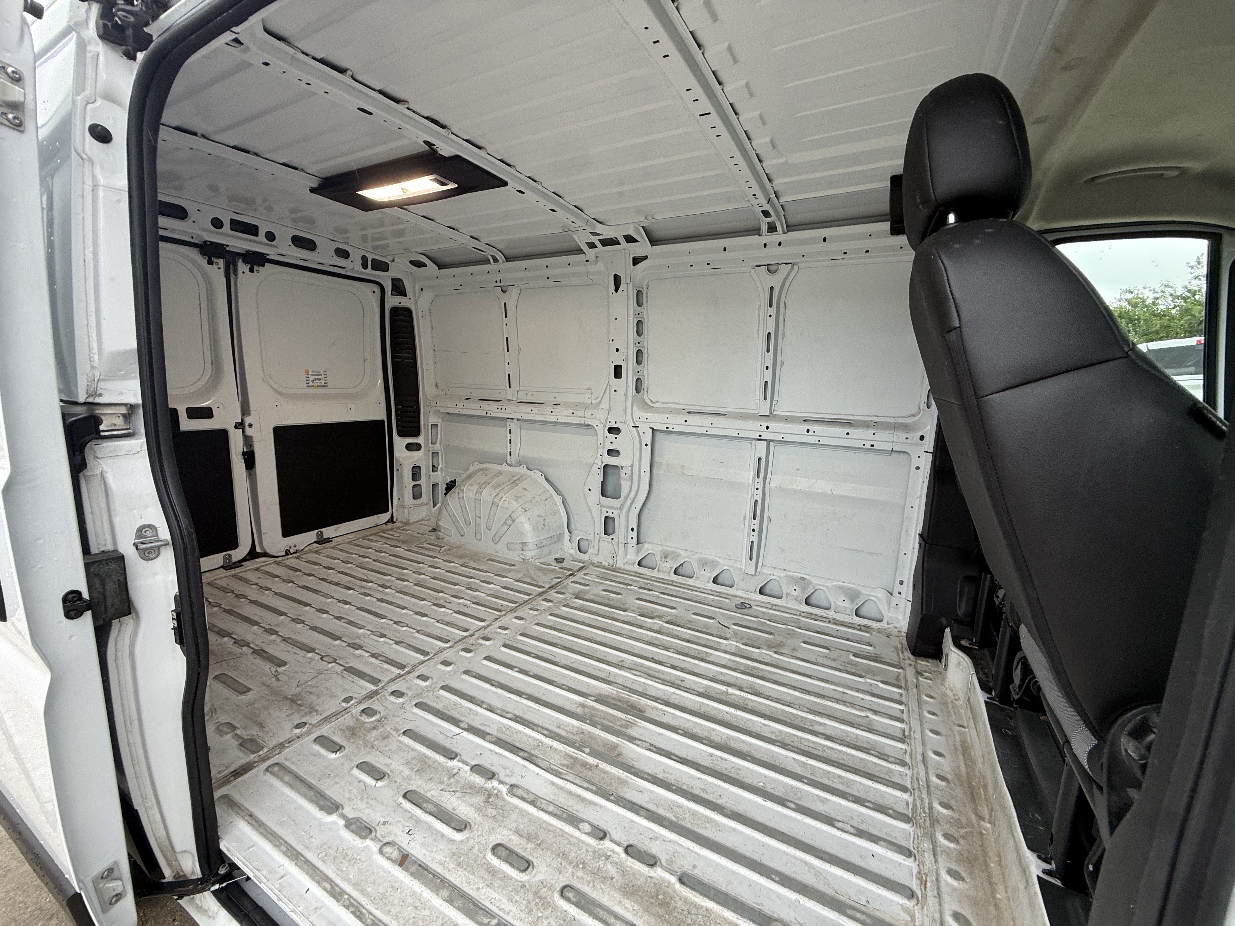 Used 2025 RAM ProMaster 2500 w/ Convenience Group FWD image 31