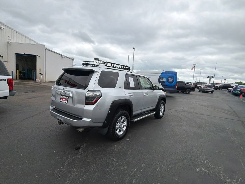 Used 2018 Toyota 4Runner SR5 AWD/4WD image 8