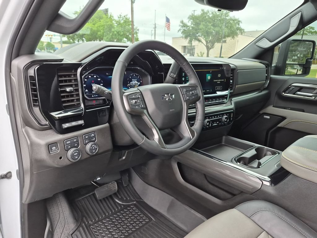 Used 2025 Chevrolet Silverado 2500 ZR2 w/ Technology Package AWD/4WD image 8