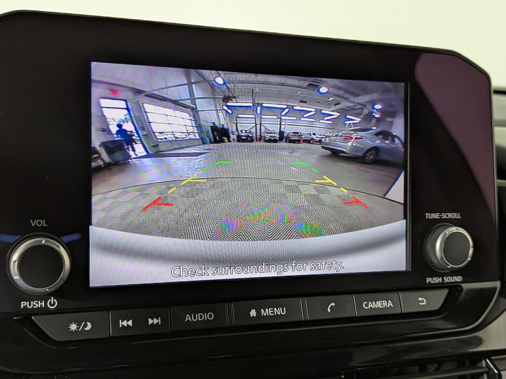 Used 2025 Nissan Pathfinder SV image 33