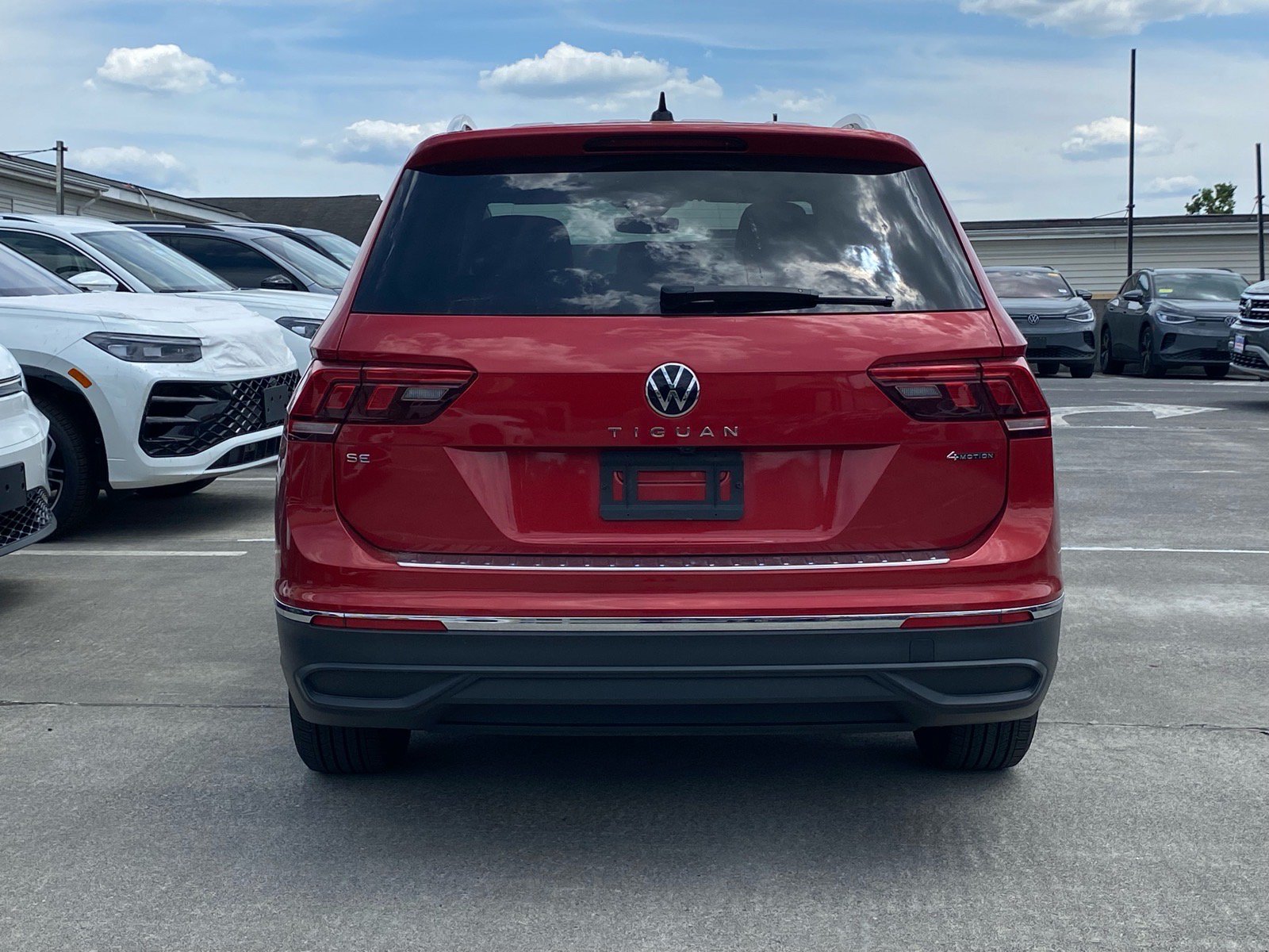 Certified 2024 Volkswagen Tiguan SE AWD/4WD image 4