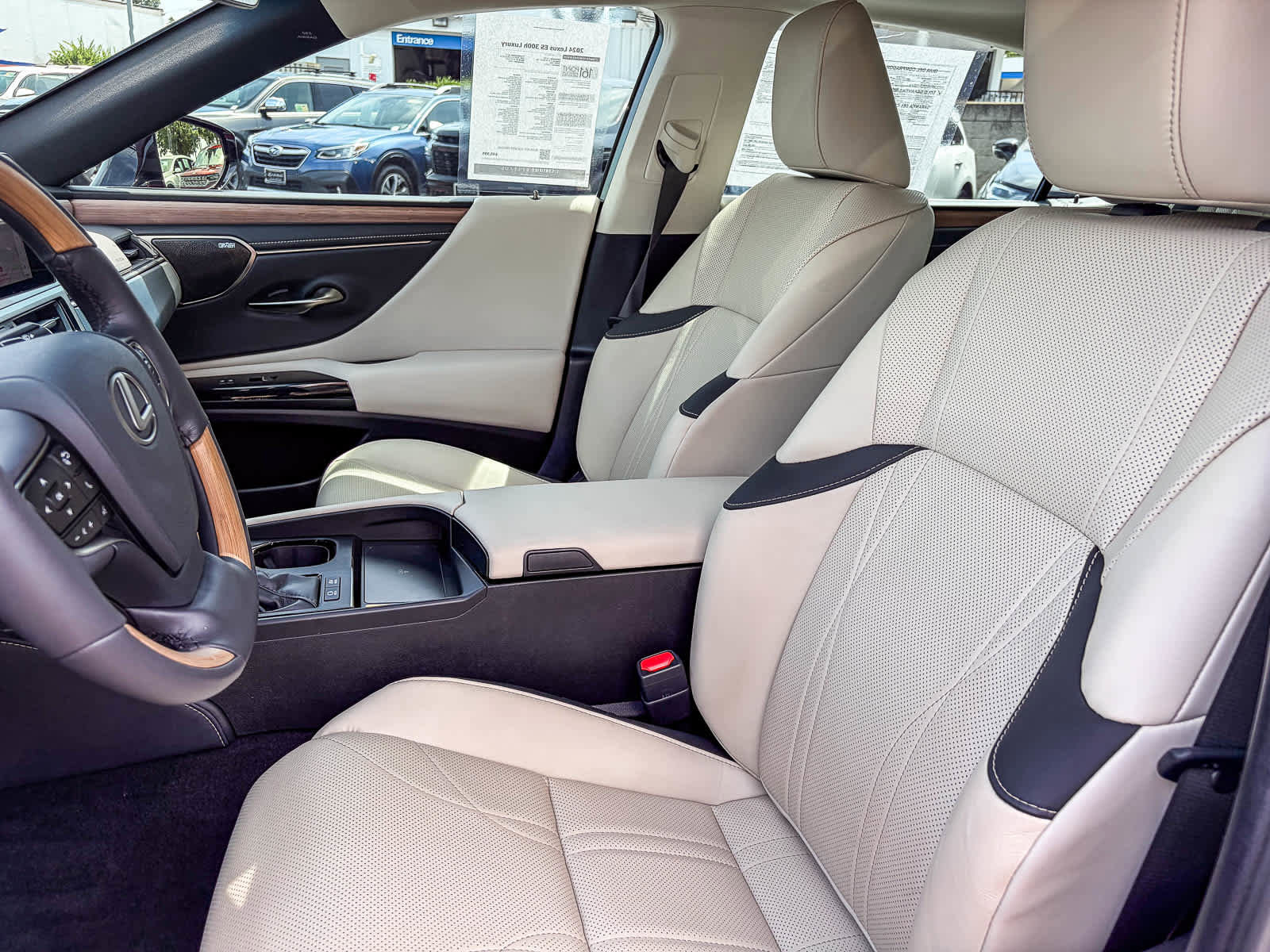 Used 2024 Lexus ES 300h w/ Accessory Package (Z2) FWD image 17