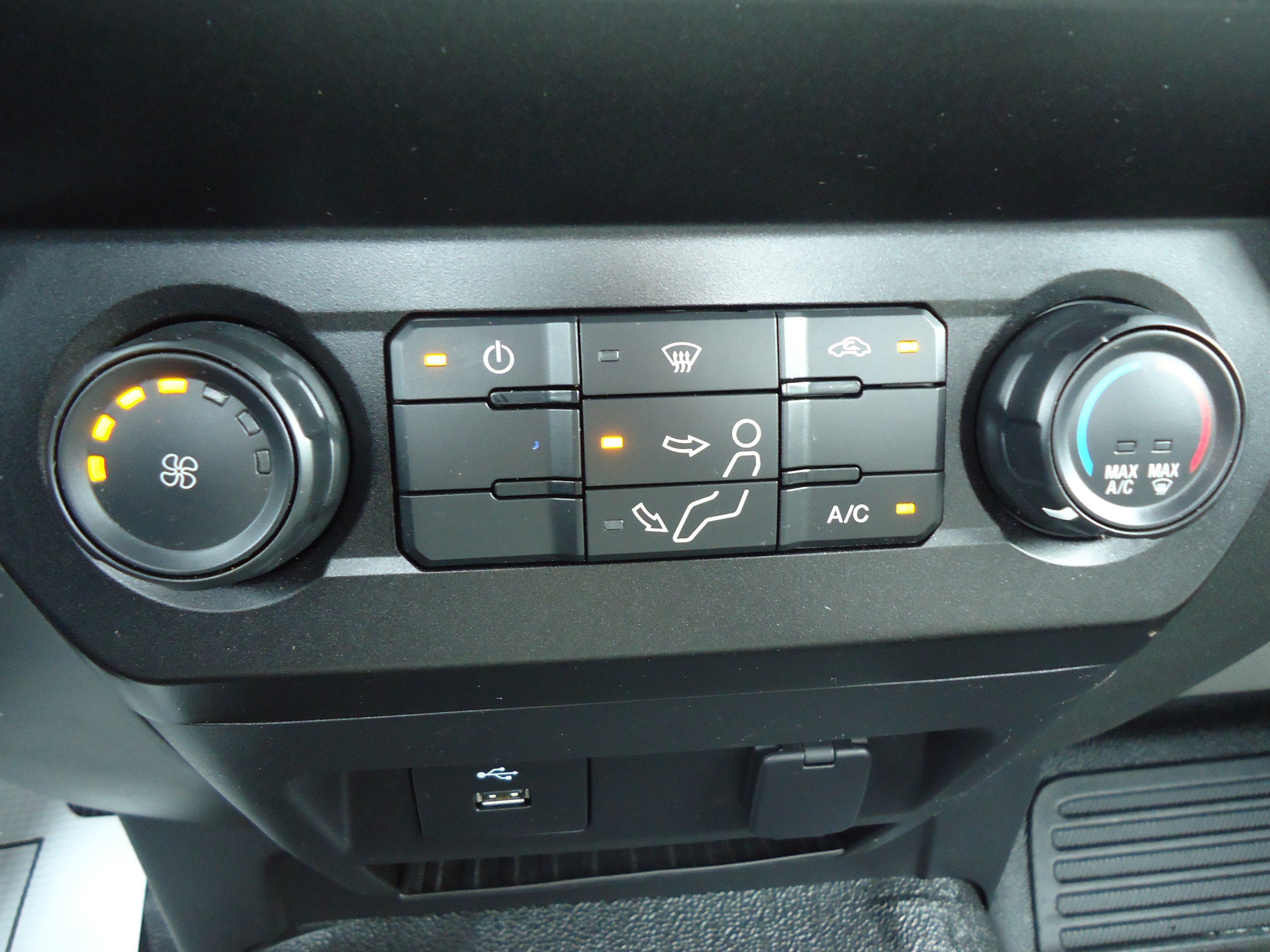 Used 2020 Ford F250 XL w/ Snow Plow Prep Package AWD/4WD image 18