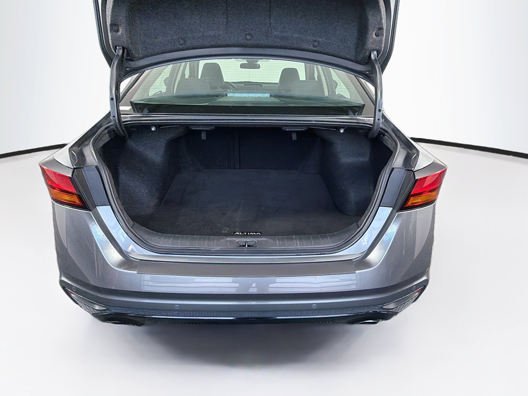 Used 2025 Nissan Altima 2.5 SR FWD image 28