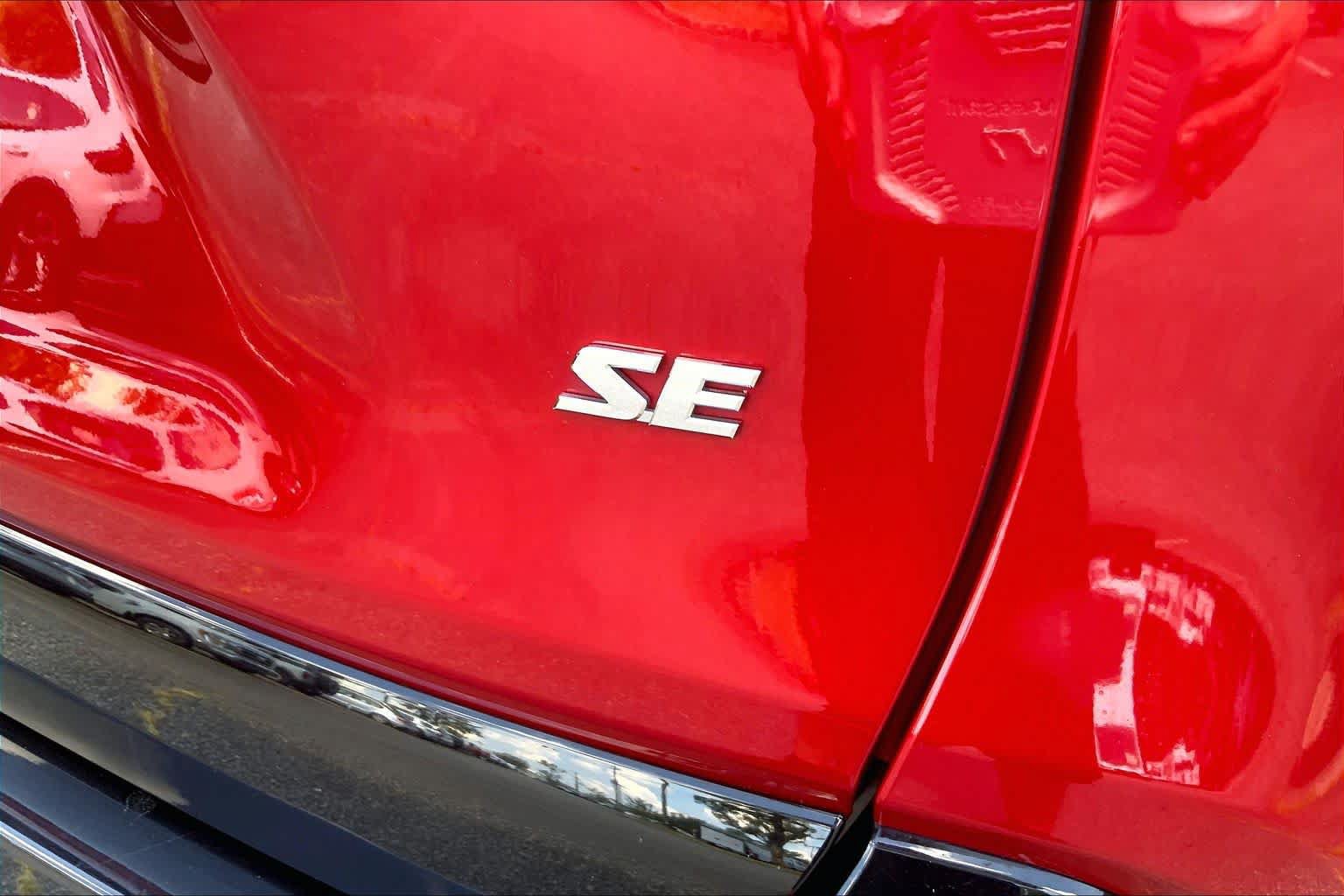 Used 2022 Toyota RAV4 SE w/ Weather & Moonroof Package AWD/4WD image 10