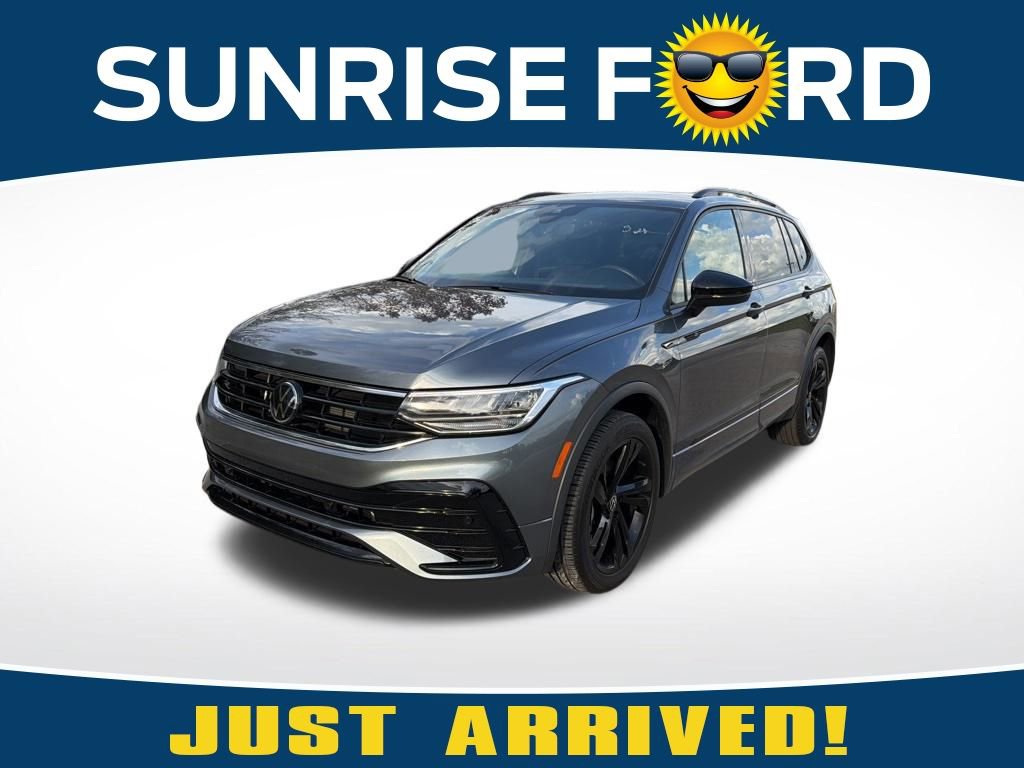 Used 2024 Volkswagen Tiguan SE R-Line image 1