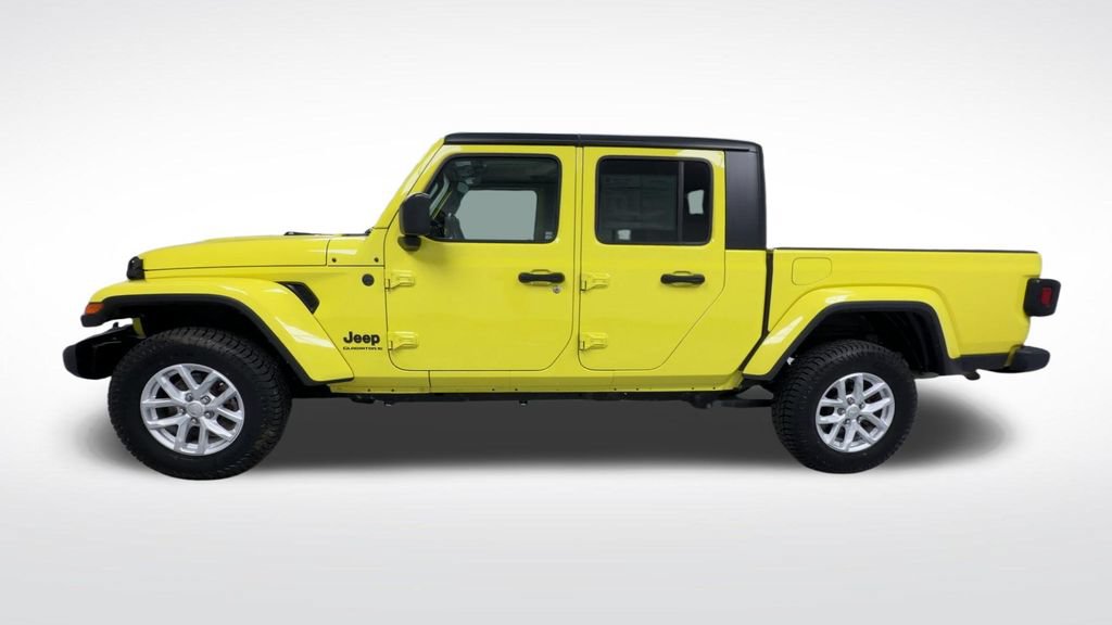Used 2023 Jeep Gladiator Sport AWD/4WD image 4