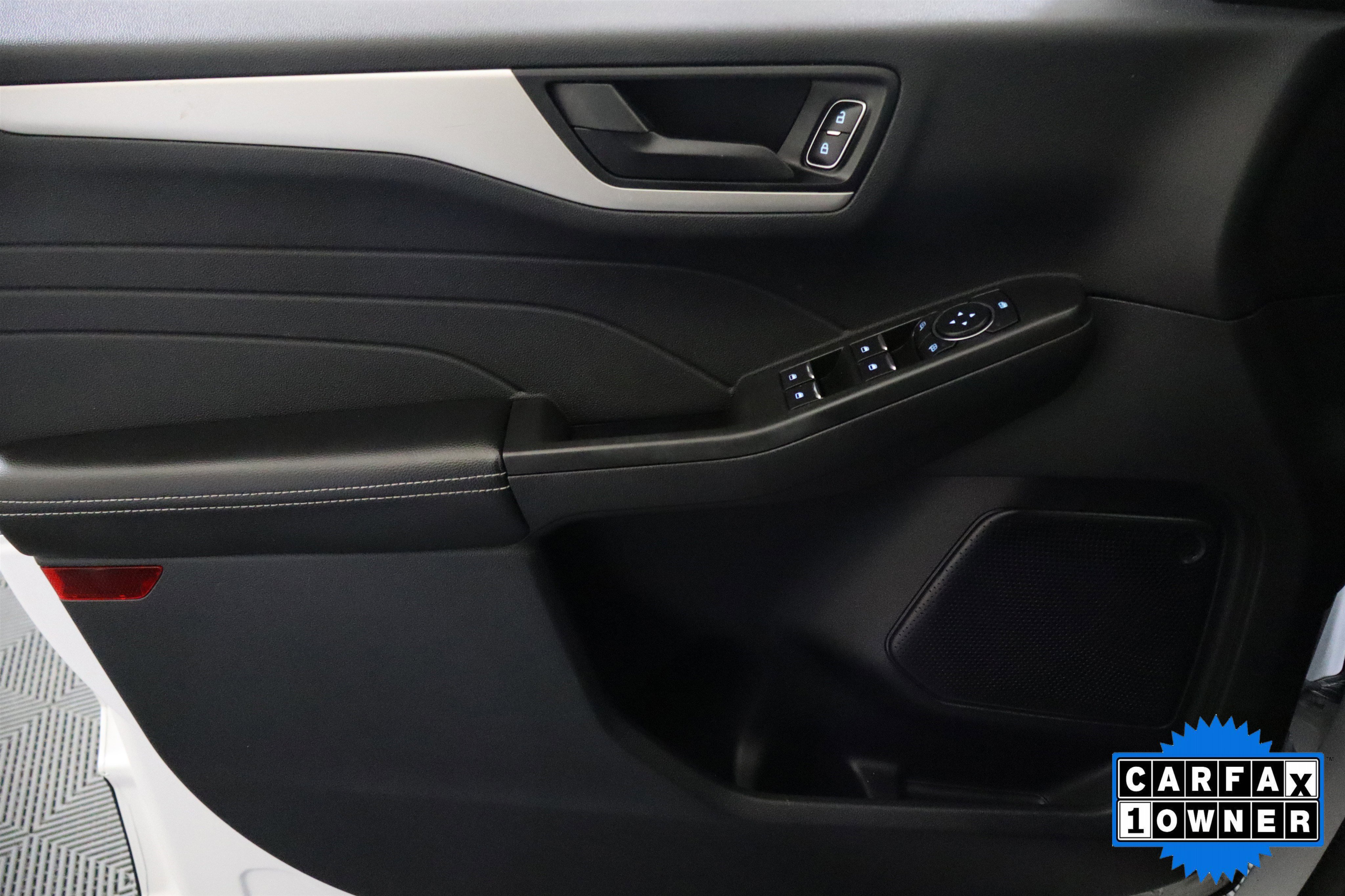 Used 2022 Ford Escape SE image 34