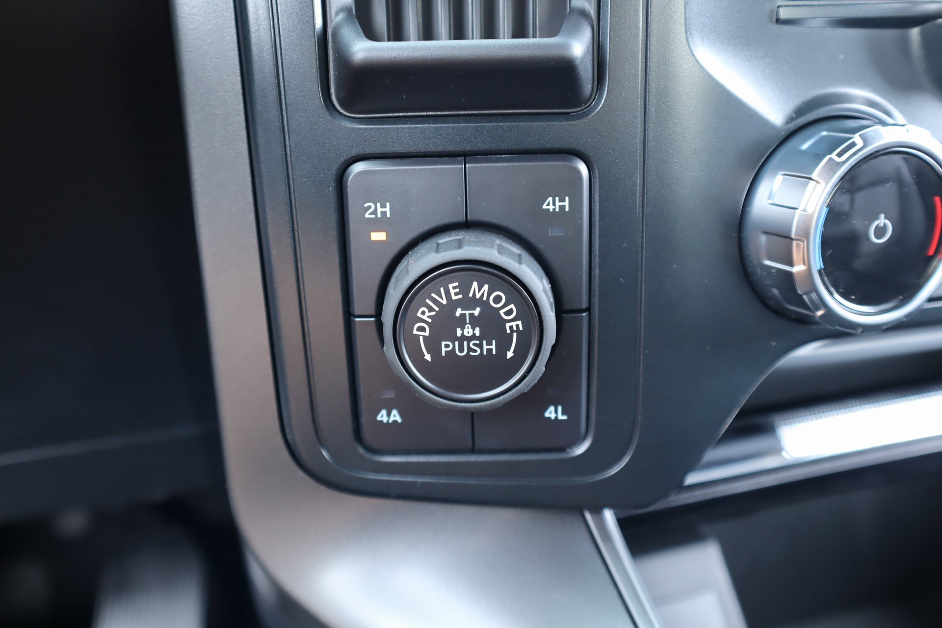 New 2025 Ford F150 Lariat w/ FX4 Off-Road Package image 9