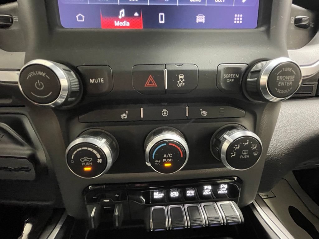 Used 2022 RAM 3500 Big Horn w/ Night Edition AWD/4WD image 19