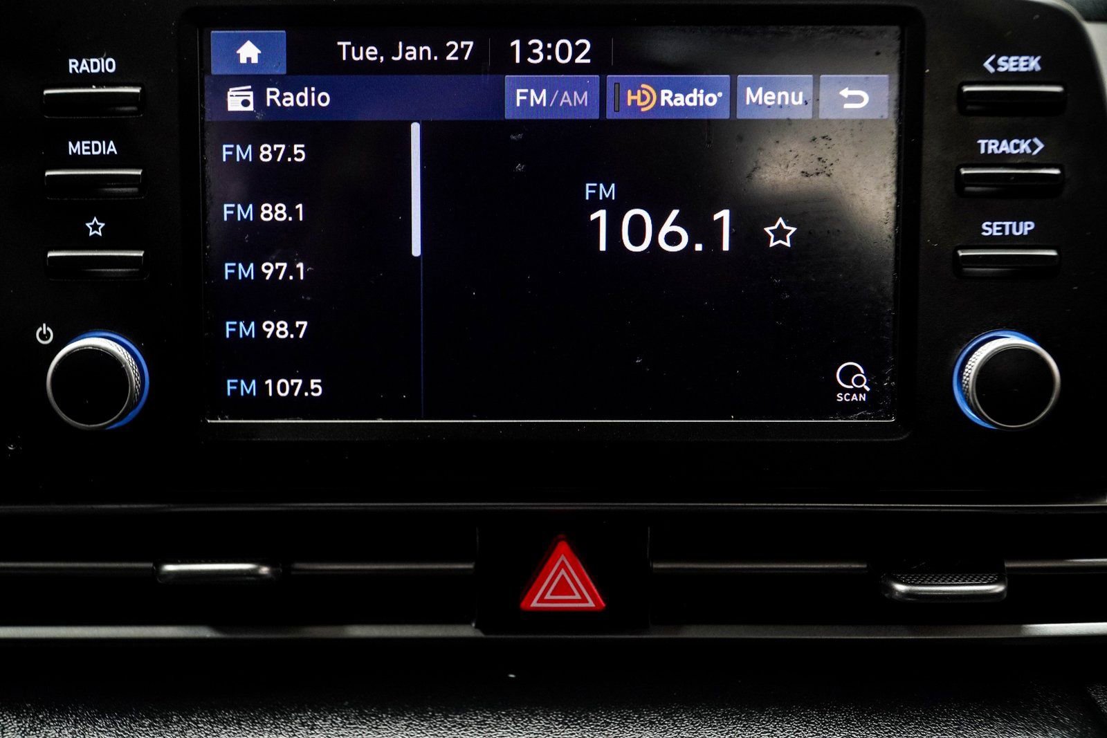 Used 2021 Hyundai Elantra SE image 21