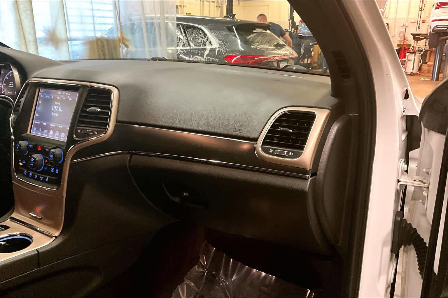 Used 2017 Jeep Grand Cherokee Limited AWD/4WD image 19
