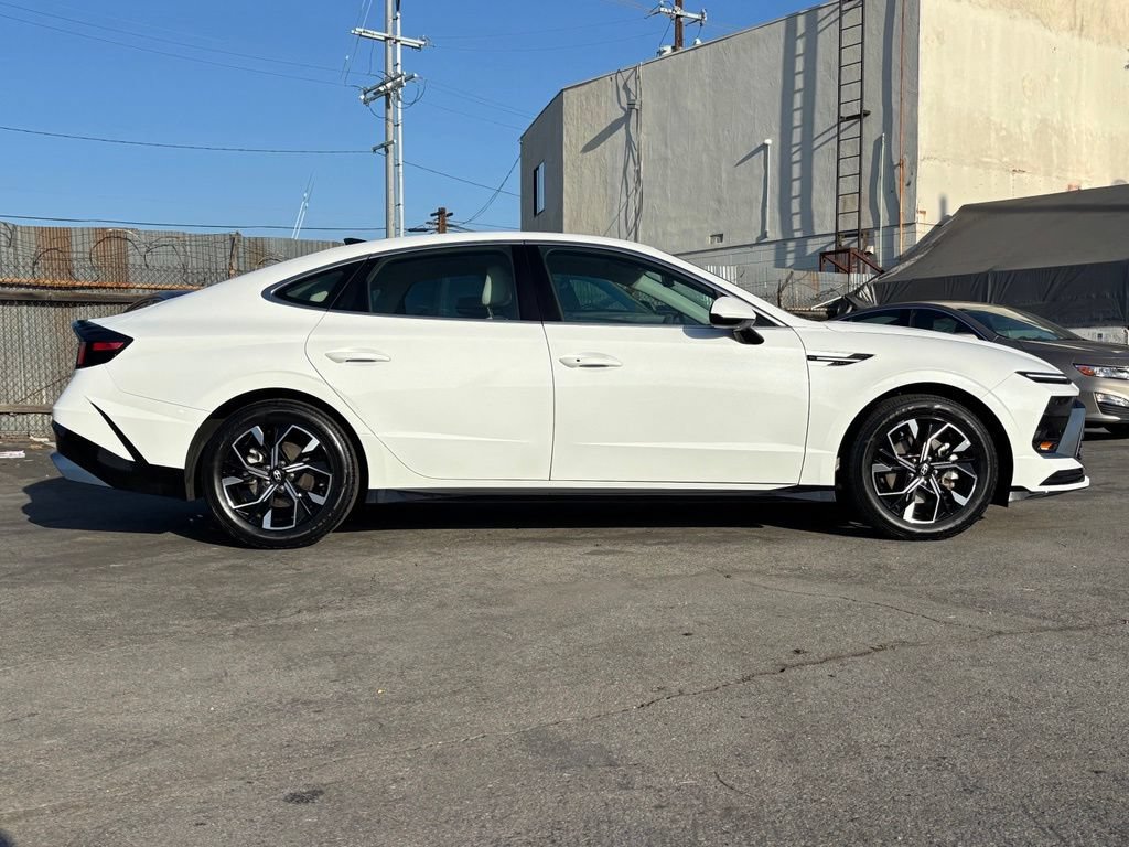 Used 2024 Hyundai Sonata SEL FWD image 2