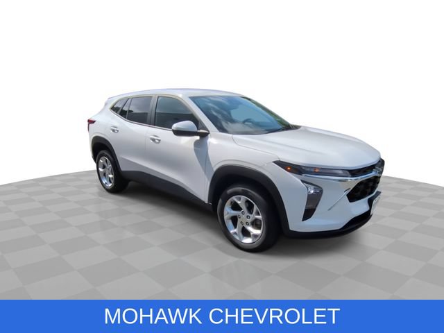 Used 2024 Chevrolet Trax LS w/ LS Convenience Package FWD image 2