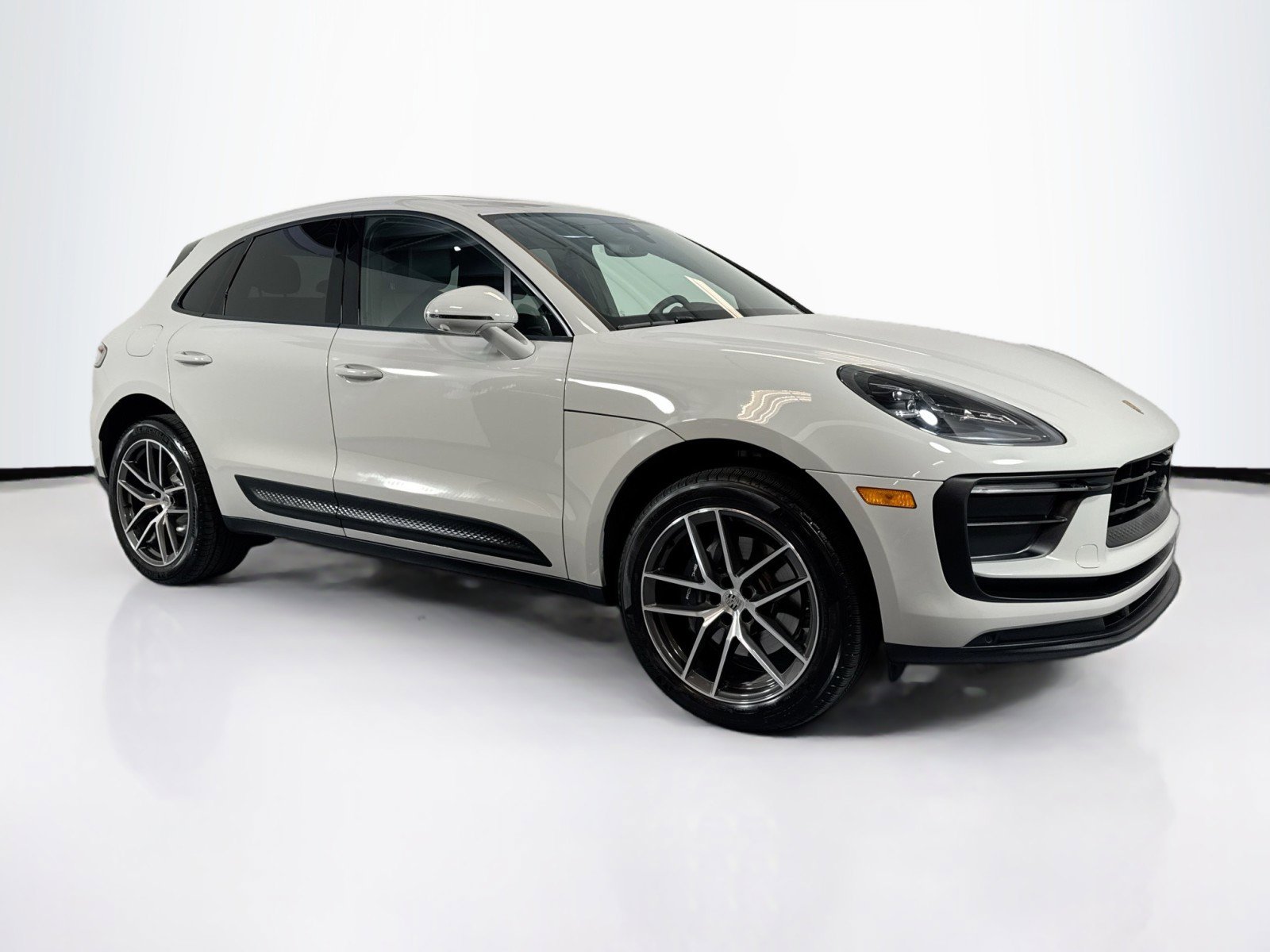 Used 2025 Porsche Macan image 7