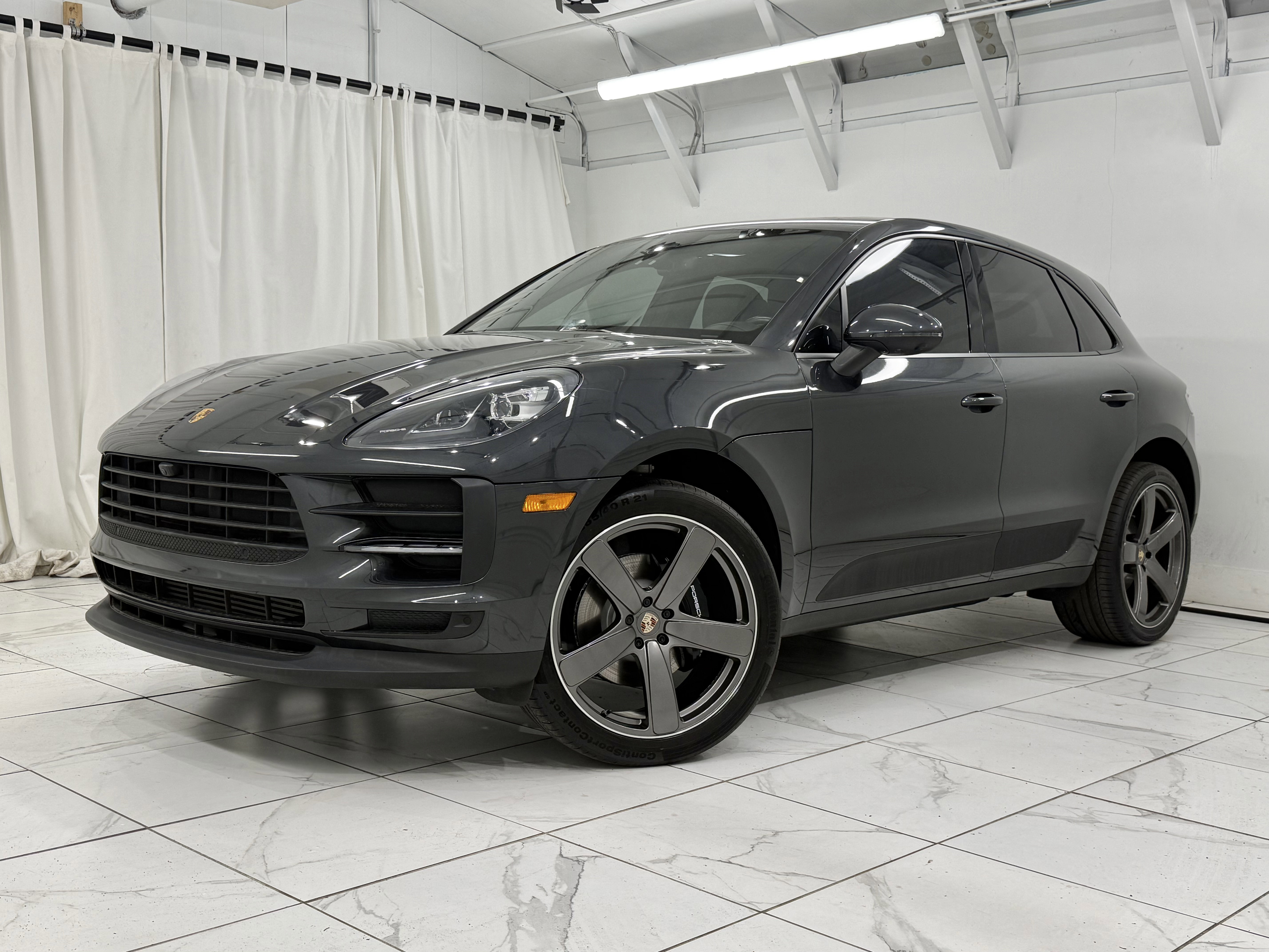 Certified 2021 Porsche Macan AWD/4WD image 1
