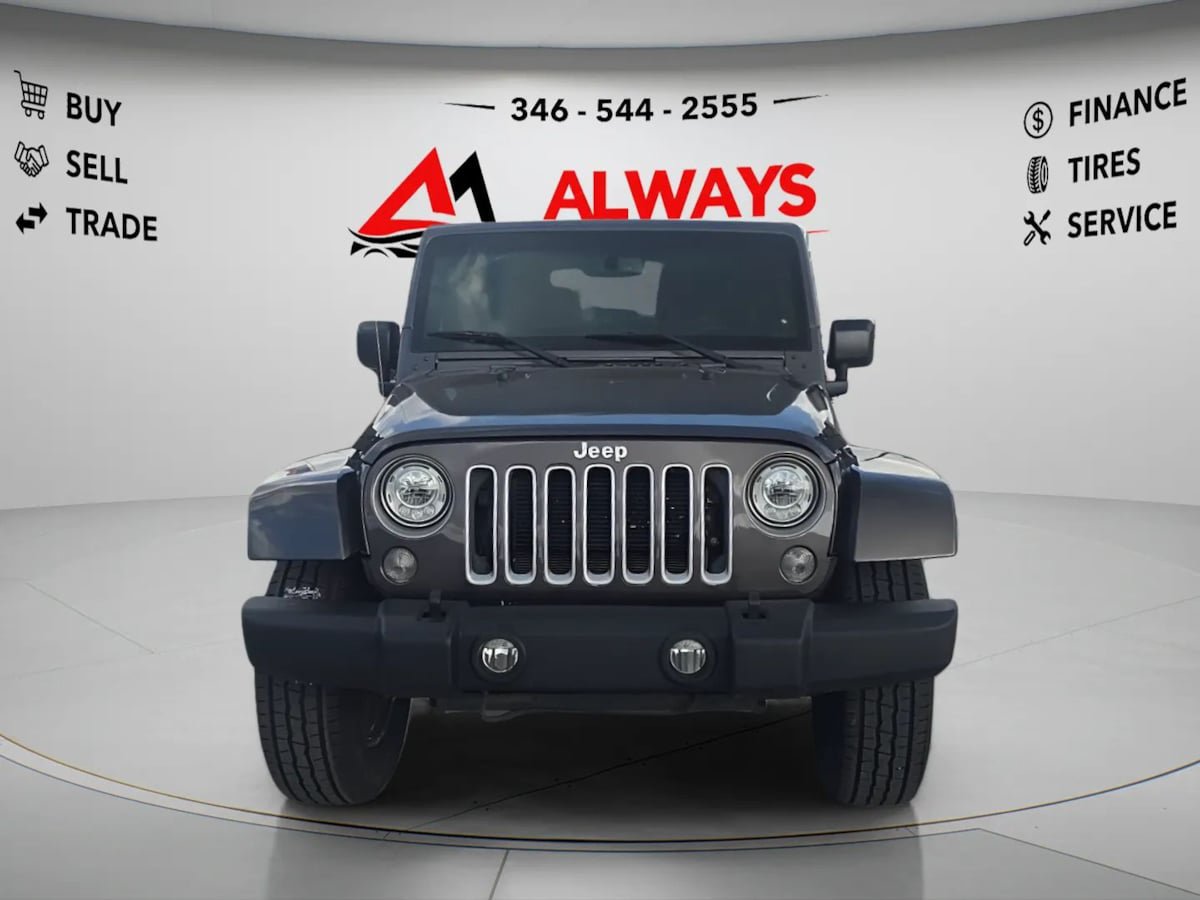 Used 2017 Jeep Wrangler Sahara w/ Connectivity Group AWD/4WD image 2