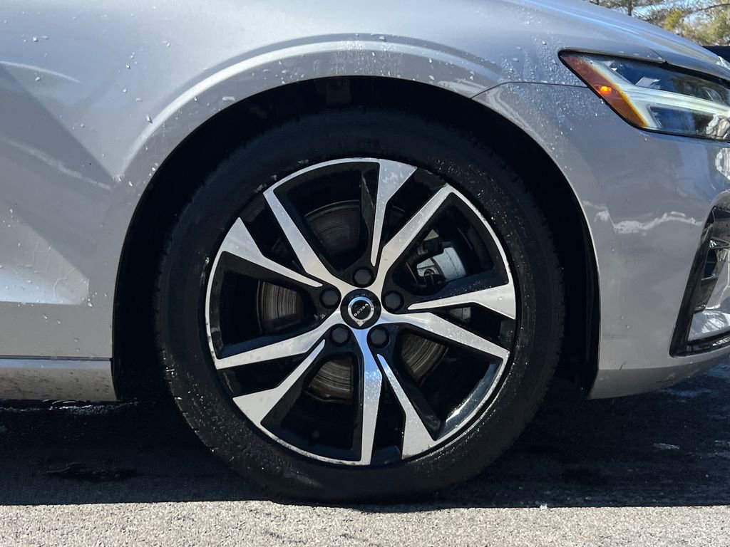 Used 2024 Volvo S60 B5 Core image 8