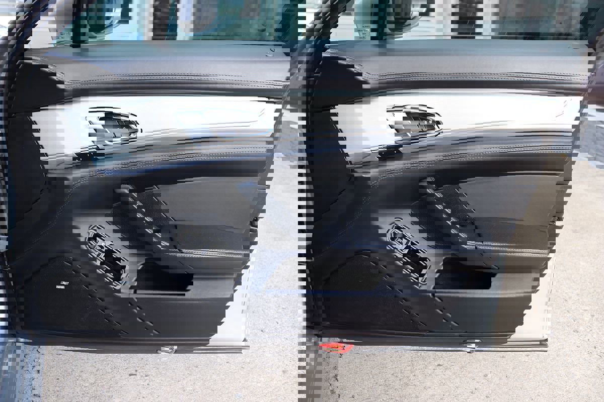 Used 2015 Porsche Panamera S image 45