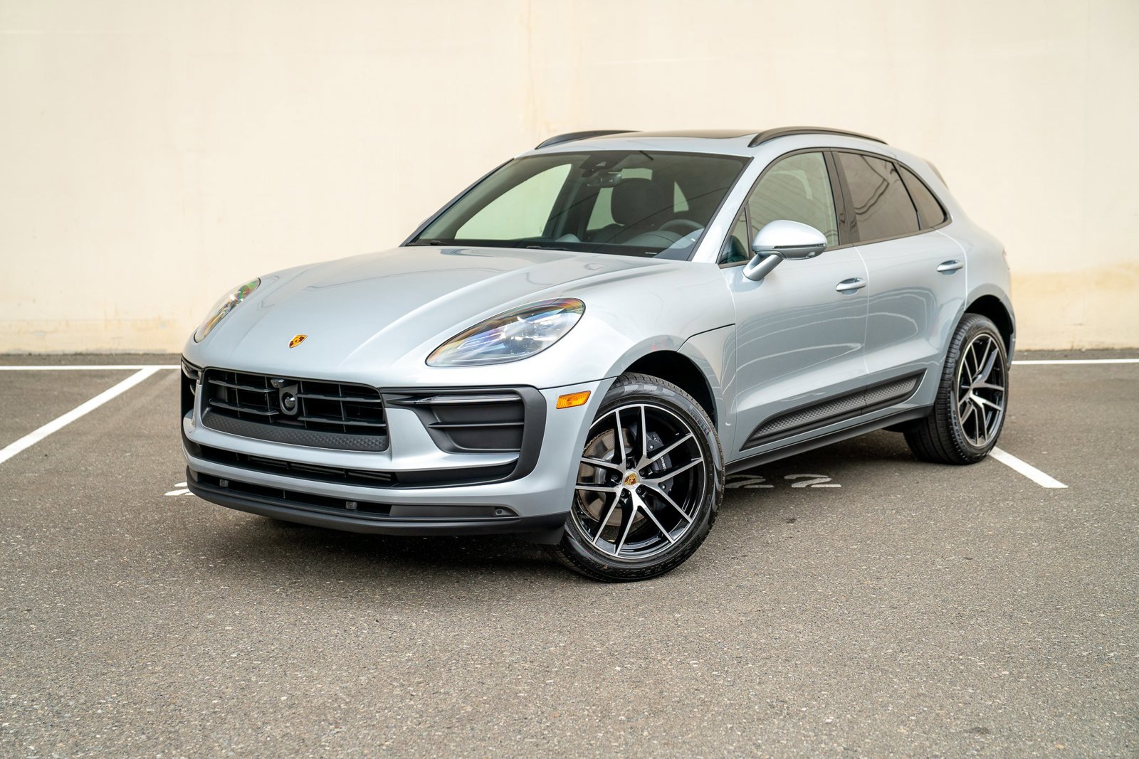 Certified 2026 Porsche Macan Turbo AWD/4WD image 1