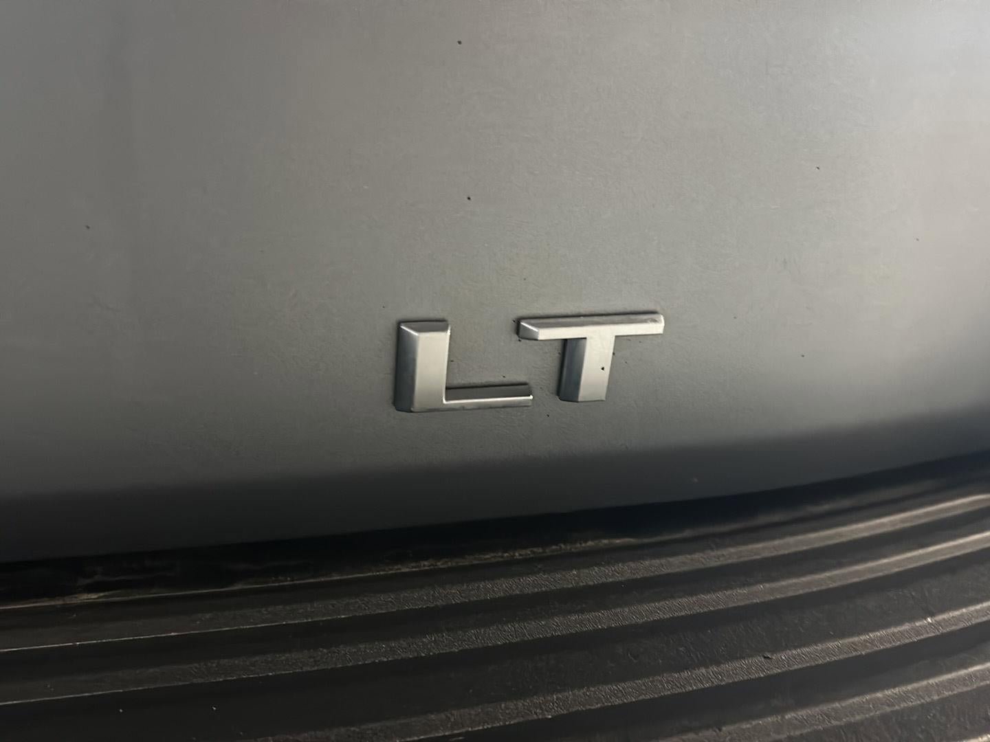 Used 2023 Chevrolet Suburban LT image 12